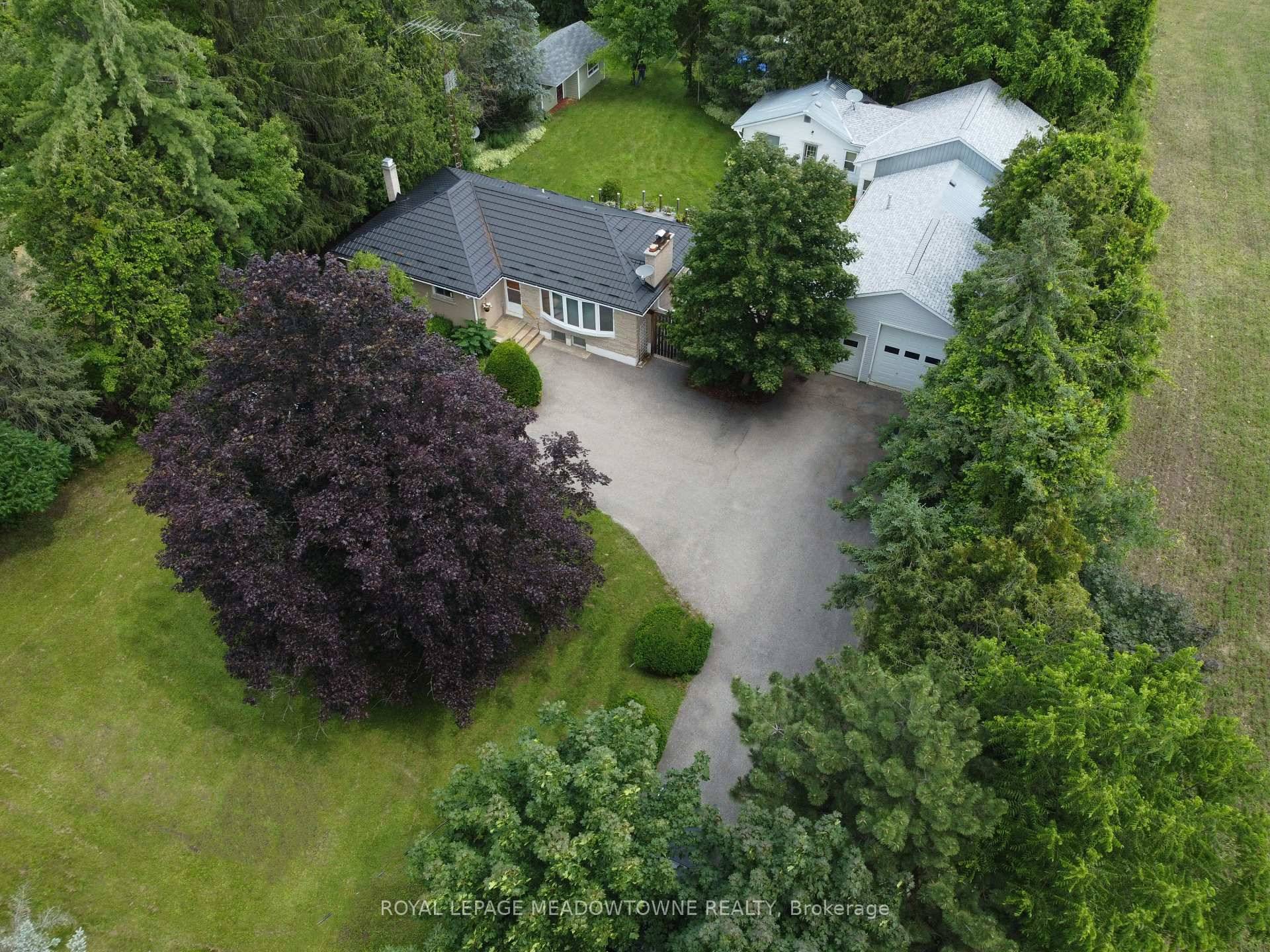 A rare opportunity for tradespeople, home based professionals, hobbyists, or entrepreneursthis property offers a versatile detached heated workshop paired with a charming brick bungalow, all just minutes to Georgetown and ...