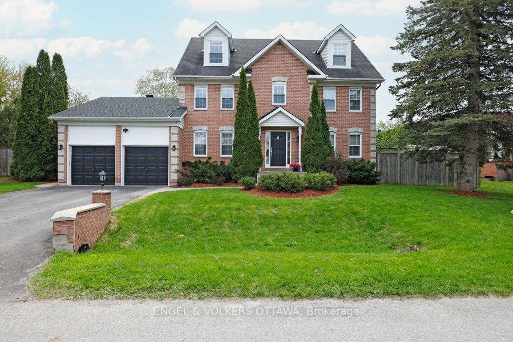 Impeccable Home in the Heart of Crossing Bridge A Rare Stittsville Gem.