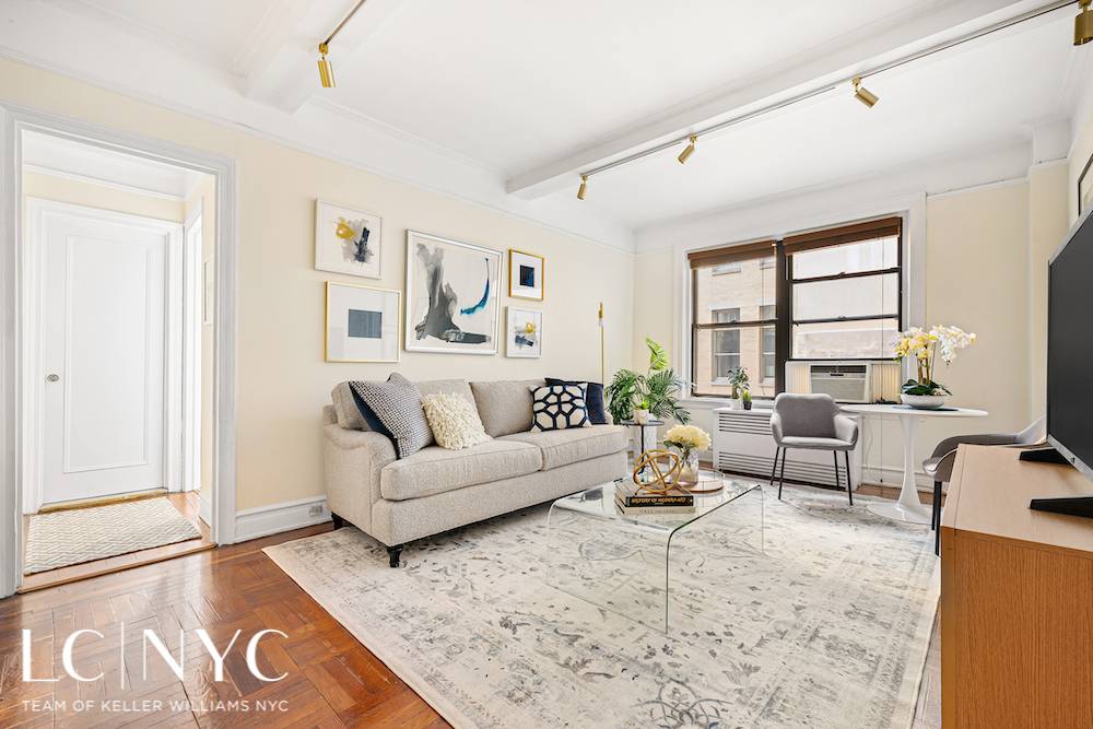 Elegant Prewar One Bedroom at The Florence Situated in the heart of the Upper West Side, this elegant one bedroom home at The Florence seamlessly blends prewar charm with modern ...