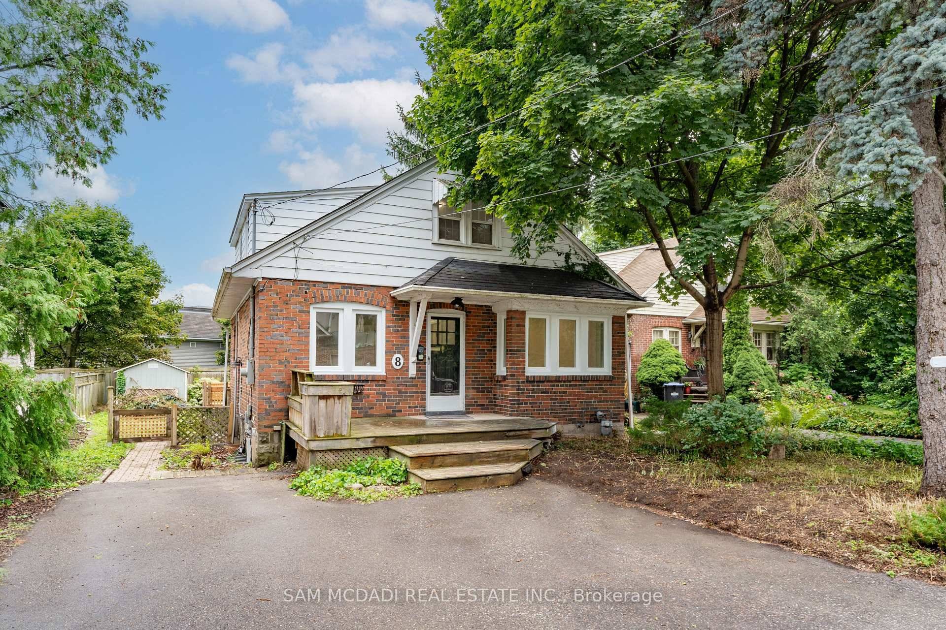 Welcome to this beautifully upgraded home in the sought after Port Credit community.