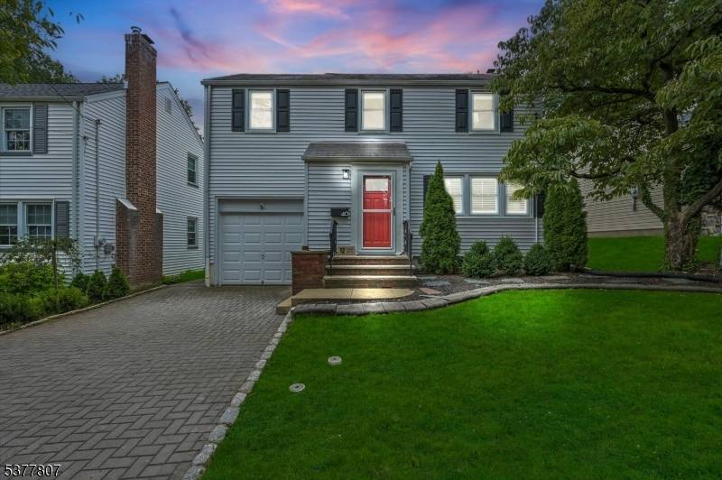 Live in the heart of Brookdale, just steps to Brookdale Park, top rated Brookdale Elementary, incredible dining, and an easy NYC commute !