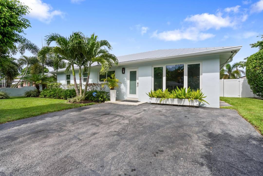 Own the ultimate East Delray escape for less than 2M !