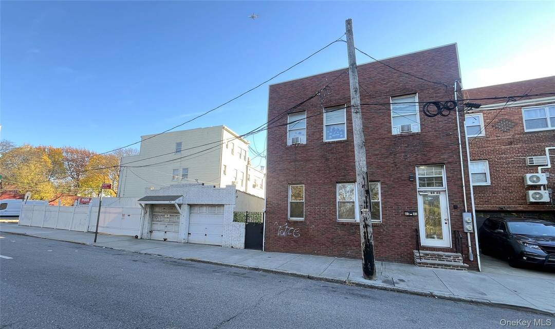 Perfect Investment Opportunity For A Buyer Looking For A Steady Cash Flow amp ; Multi Family Property That Offers Unregulated Rent.