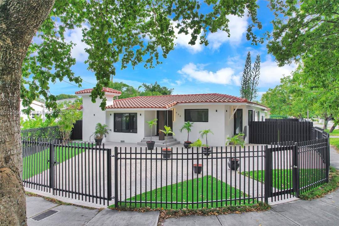 Beautifully renovated residence located near Brickell, offering the perfect blend of elegance, comfort, and versatility.