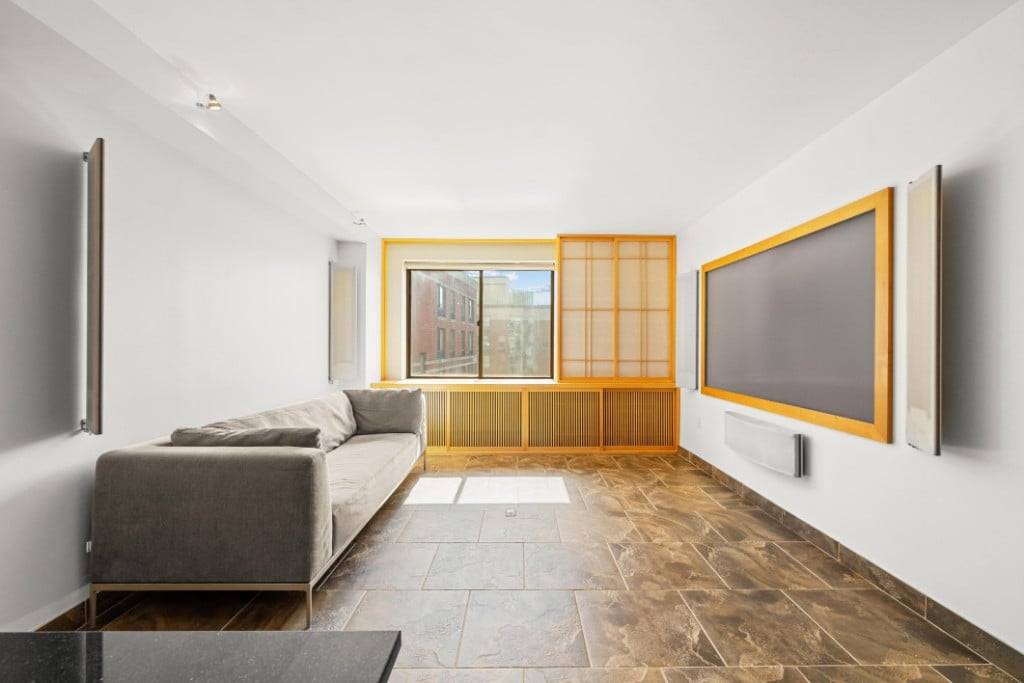 Bright Battery Park City condo with lovely river viewsDiscover the perfect blend of urban convenience and waterfront serenity in this beautifully situated 1 bedroom, 1 bath residence now available in ...