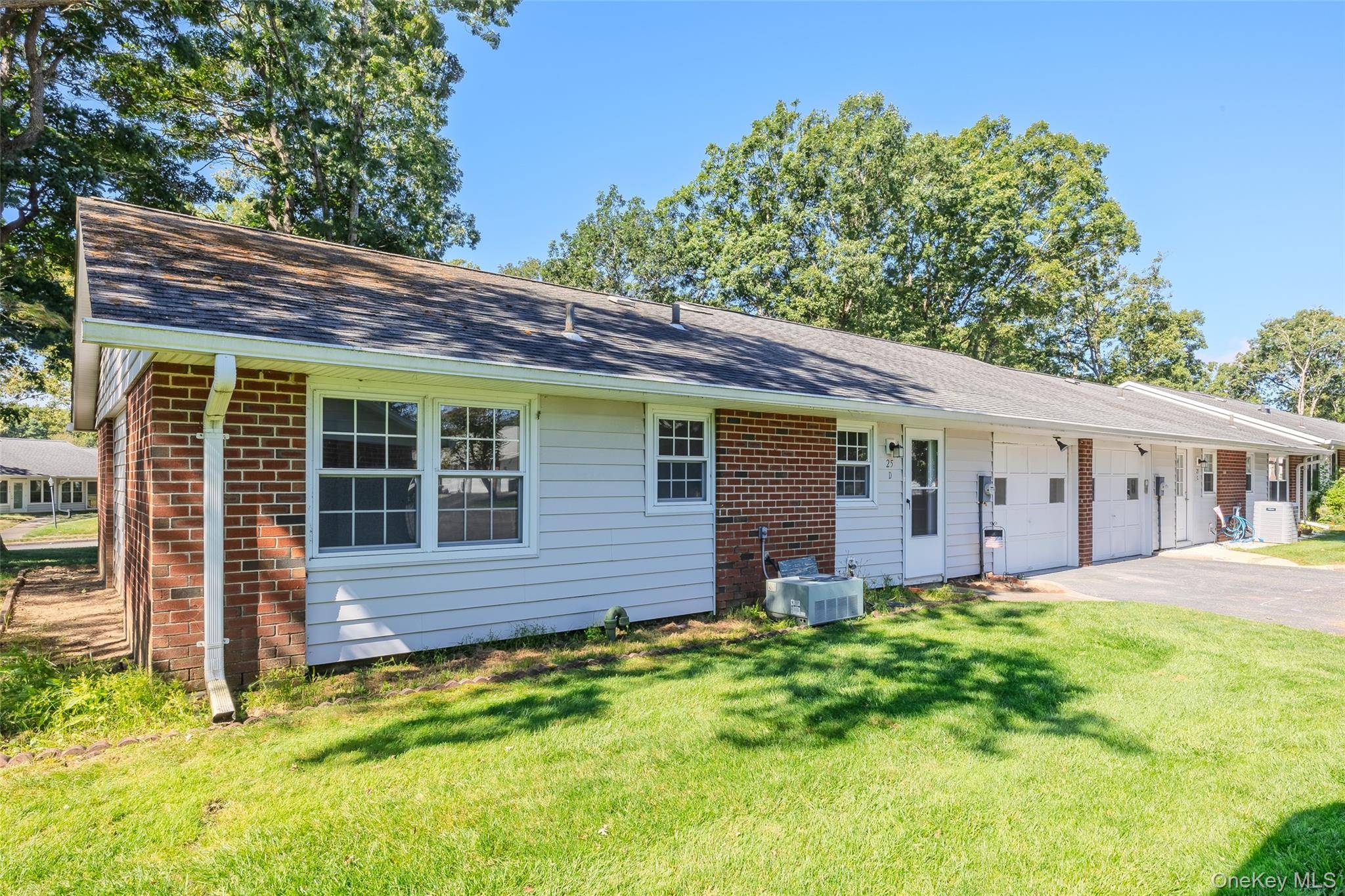 It's time to relax and enjoy a carefree lifestyle in this wonderful 55 and better gated community with an abundance of social activities such as golf, swimming, fitness and more.