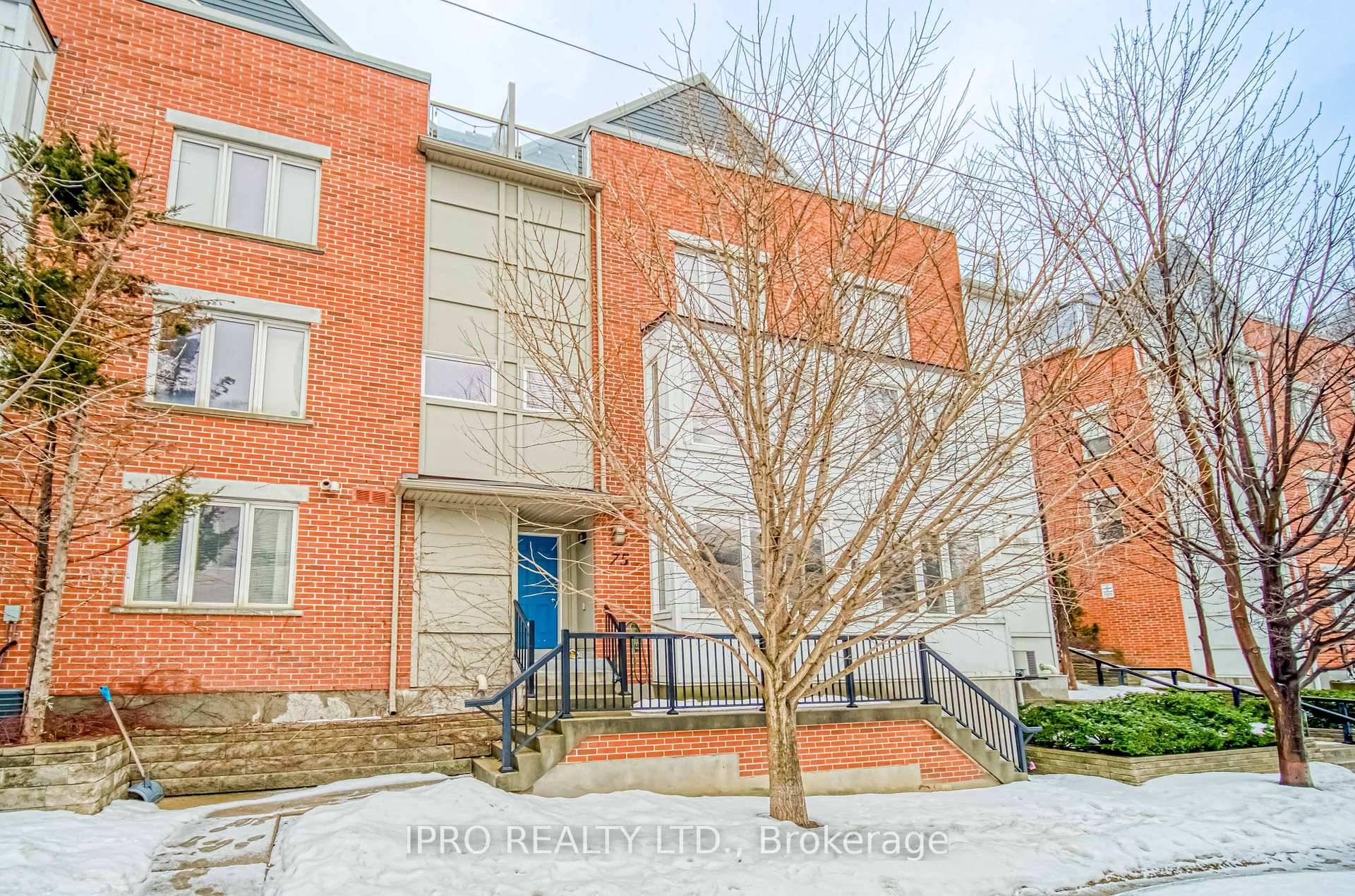 Beautiful, Bright 1 Den Corner Unit Come With 2Bath, 1 Parking, Located In The Rivertown Family Friendly Community.