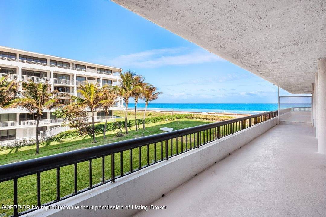 Beach Points Best Buy ! Take advantage of the Sellers motivation for this 2 Bedroom Den 2.
