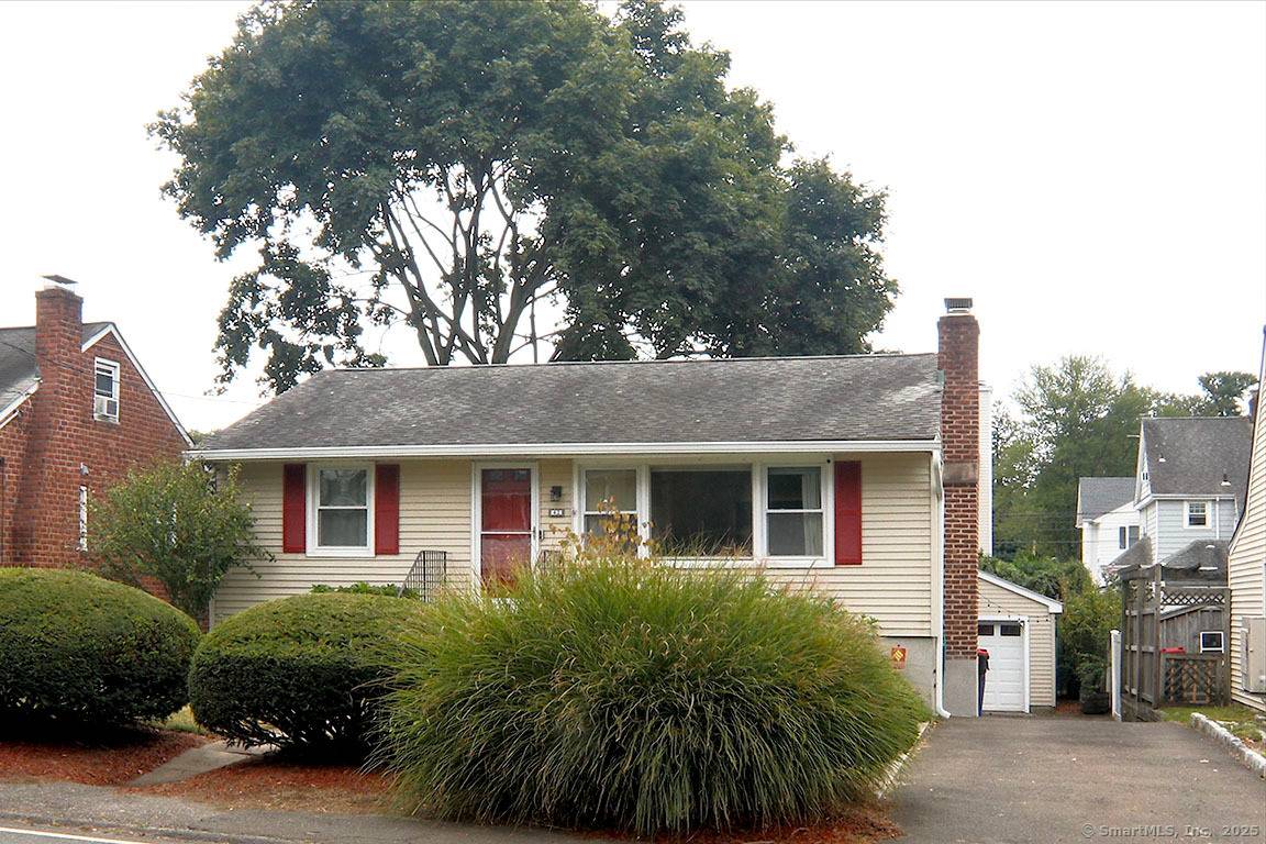 Welcome to this sweet East Norwalk ranch in a convenient, walk to everything location !
