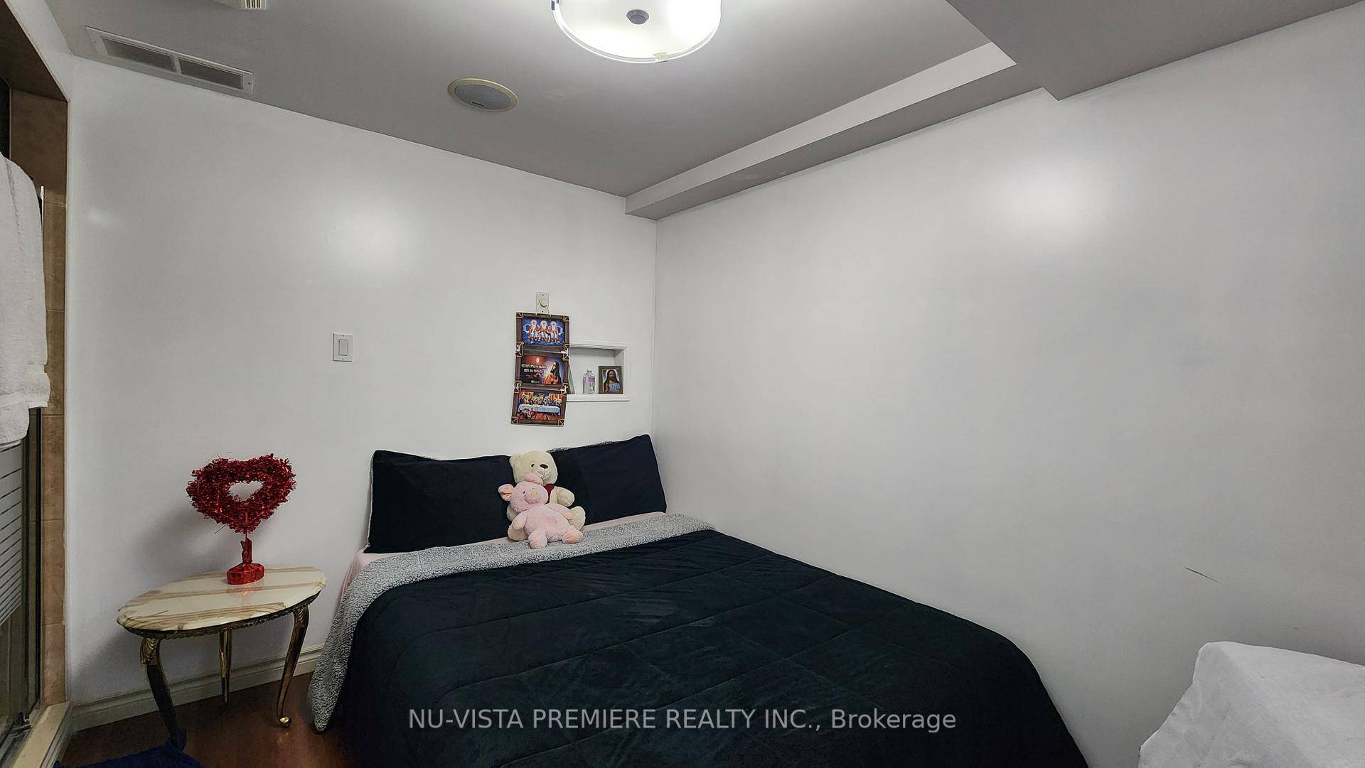This lower level unit at 11 Oxford Street West is a great fit for a student, young professional, or couple looking for a comfortable and convenient place to call home.