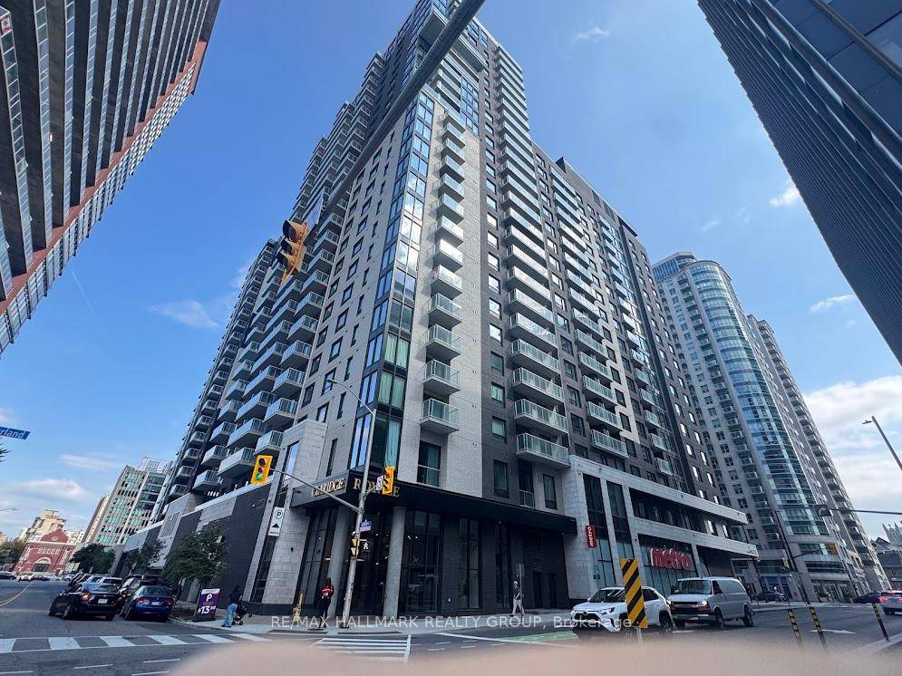 Experience modern luxury and ultimate convenience in this stunning new 1 bedroom, 1 bath residence at Claridge Royale.