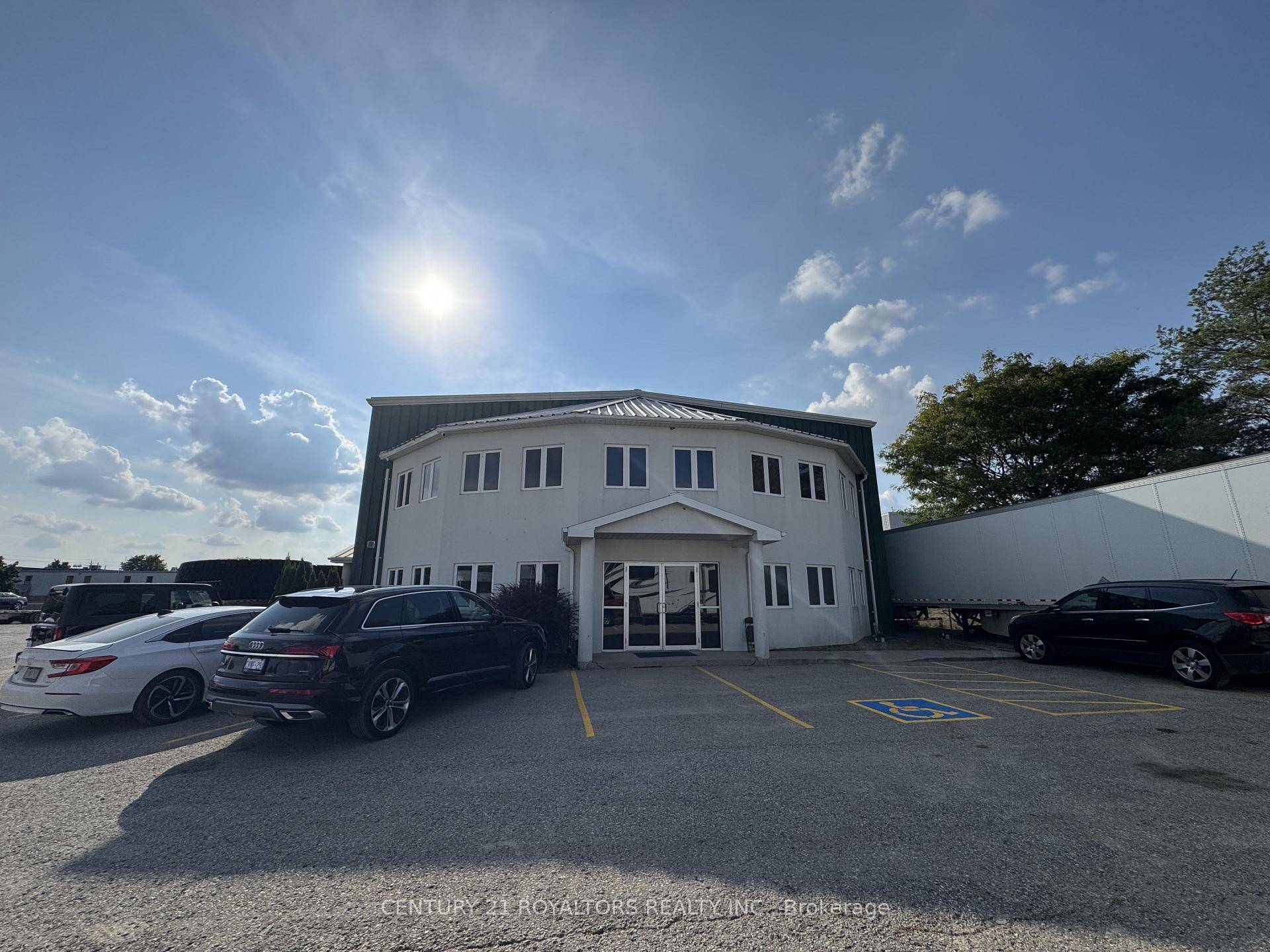Discover a fantastic opportunity to elevate your business in Woodstock !