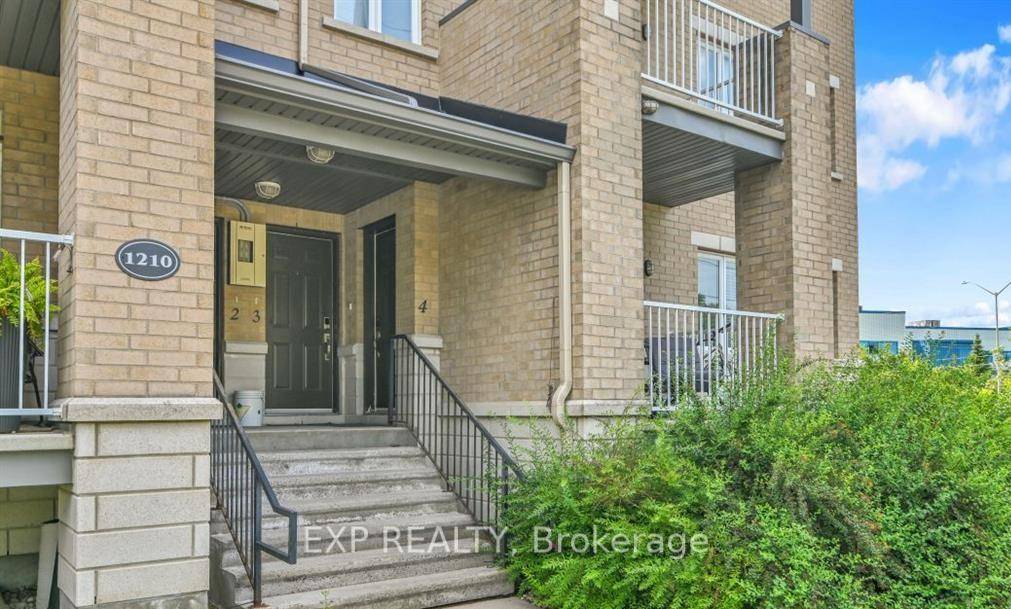 Welcome to this bright and spacious 2 bedroom condo apartment available for rent in one of the most convenient locations just minutes from Highway 417, future LRT, IKEA, transit, shopping, ...