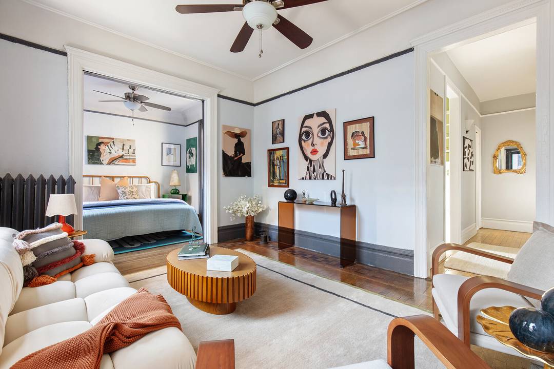 Perched high above the surrounding historic architecture of Union Square, Residence 93 at The Swannanoa is a bright and beautifully proportioned one bedroom that captures the elegance of early New ...