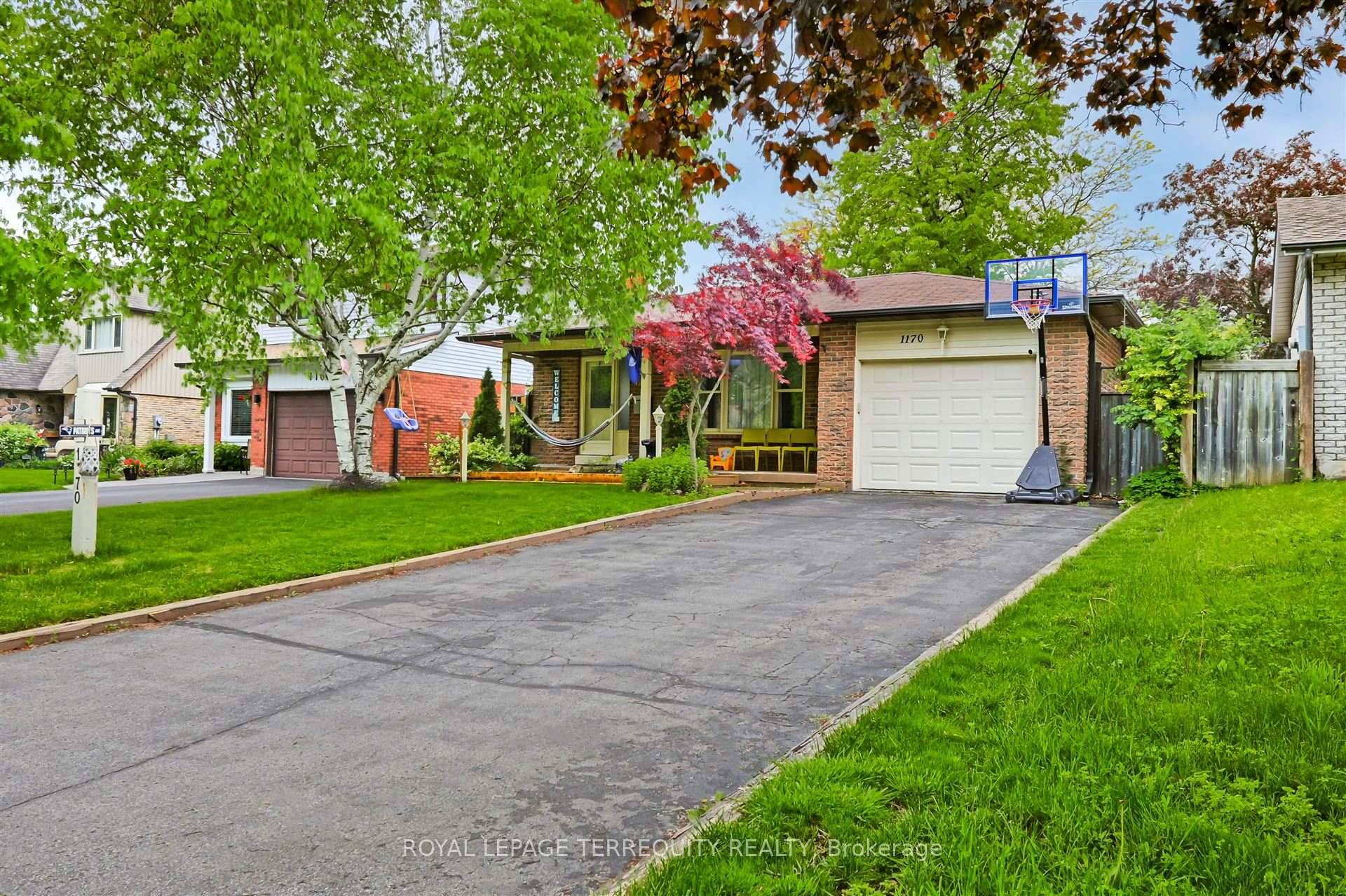 Elegant Family Home in One of Oshawas Finest Neighbourhoods Nestled on a mature, tree lined this beautifully updated family home offers a perfect blend of luxury, comfort, and modern elegance.