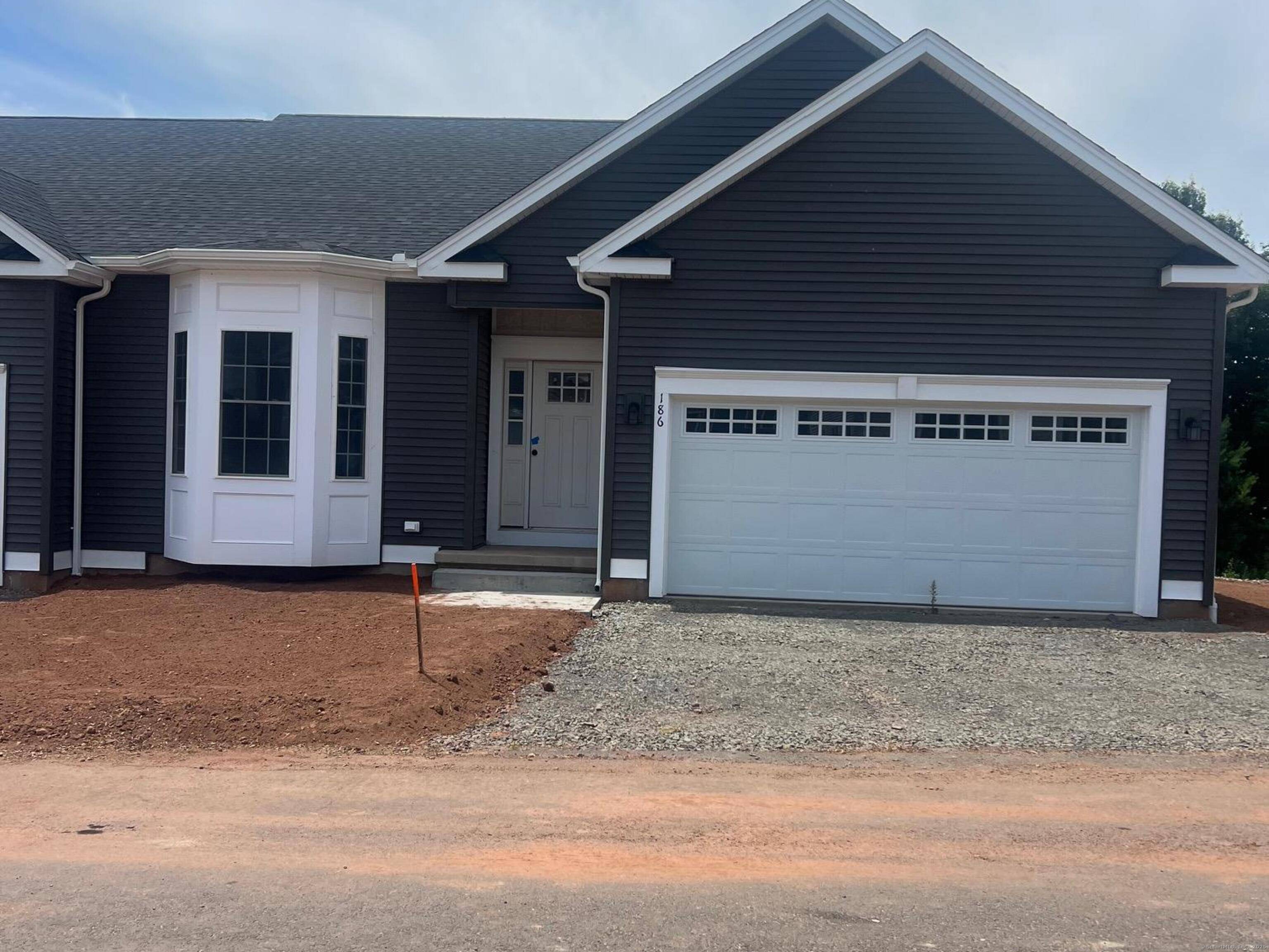 Lovely ranch located in beautiful Applegate Estates.