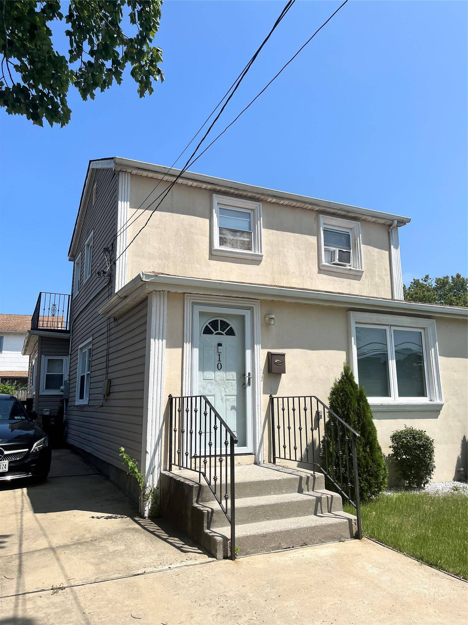 10 Pinebrook well maintained single family home, with 3 bedrooms, 2 full baths, balcony, big backyard close to shopping, schools and main streets.