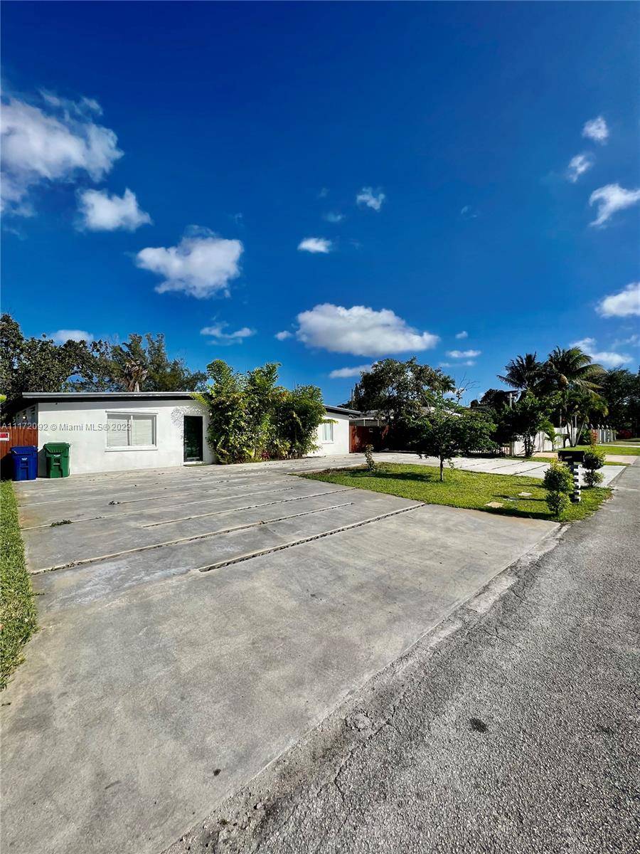 Beautiful all remodeled house, home owner have live in this house for the last 4 years making it ready for a new family to live in it, big back yard ...