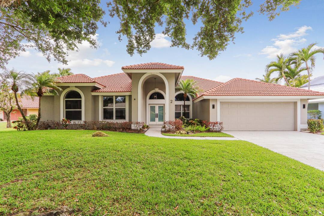 Newly Renovated Luxury 3700sf 4 bedroom ranch Elegant Living in an Exclusive Golf Resort Community Experience luxury, comfort, and privacy in this beautifully renovated, designer furnished townhouse featuring a bright ...