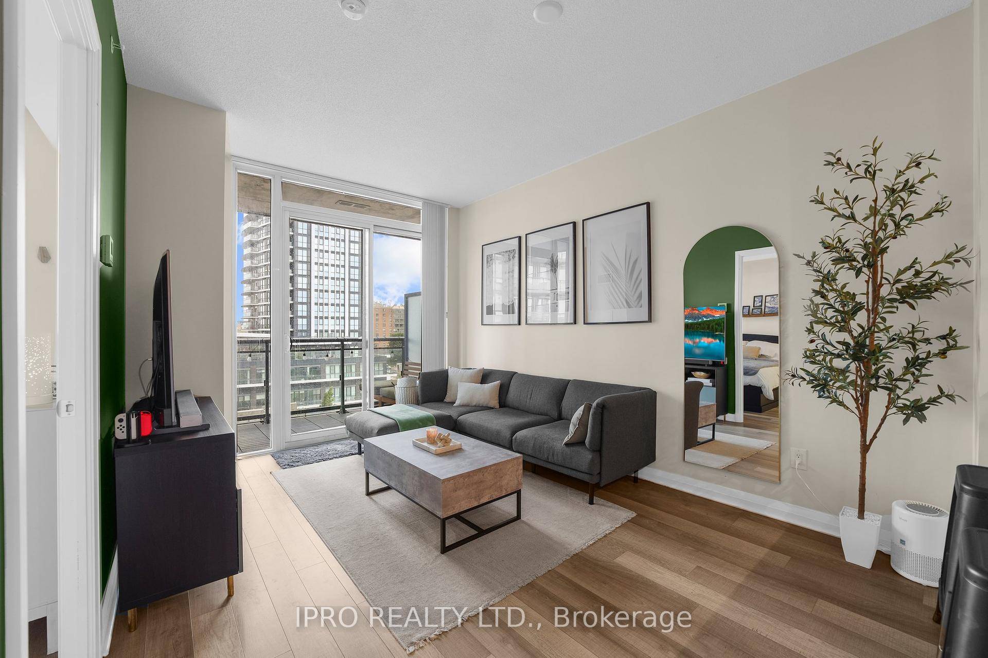 Luxurious Living in this Open Concept 1 Bedroom Den.