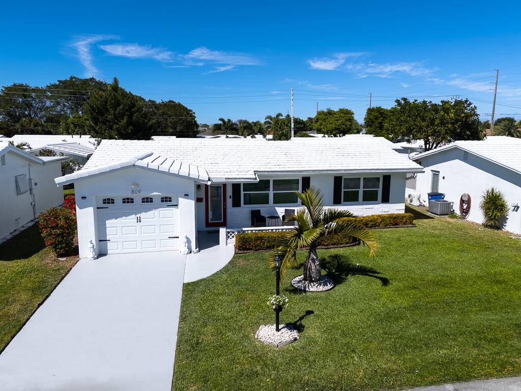 55 plus community Welcome to your fully FURNISHED beautiful 2 bedroom, 2 bathroom residence FULLY remodeled in 2020.
