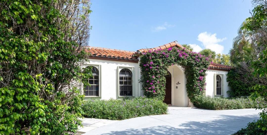 Prestigious Ocean Block, Seminole Avenue, Palm Beach It's the Best Deal In Town.