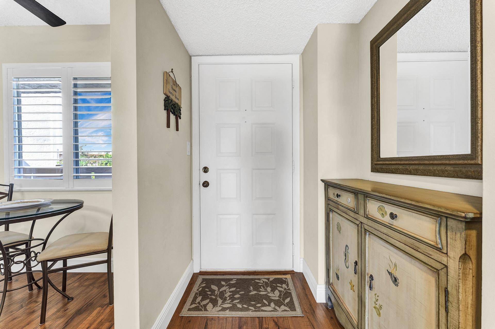Welcome to this beautifully updated and meticulously maintained condo in Huntington Lake.