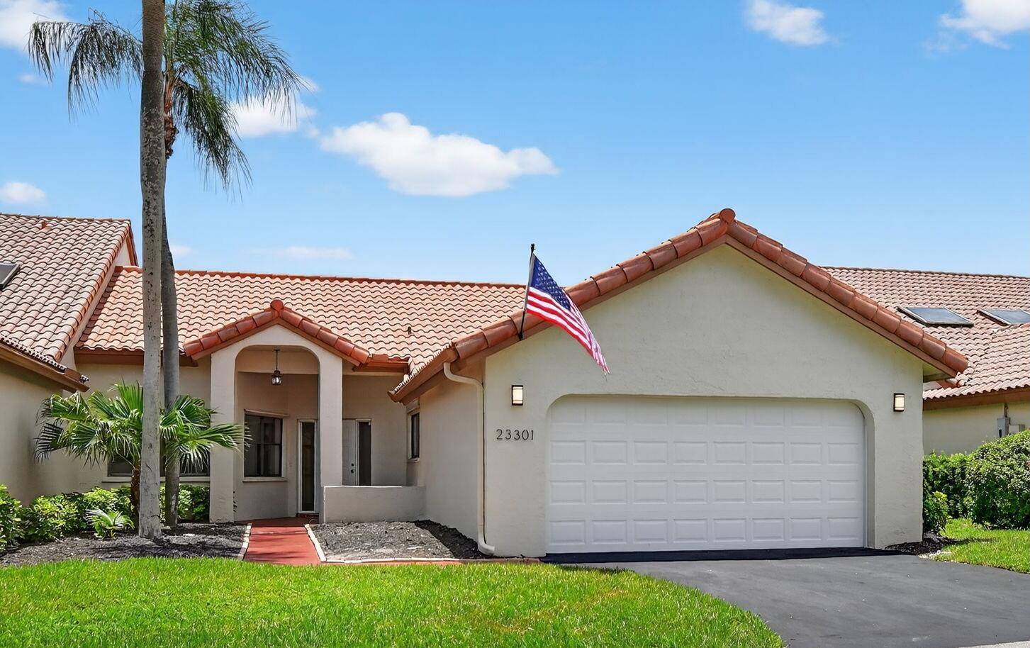 Experience Boca Raton living in this move in ready, single level villa on a desirable cul de sac corner lot.