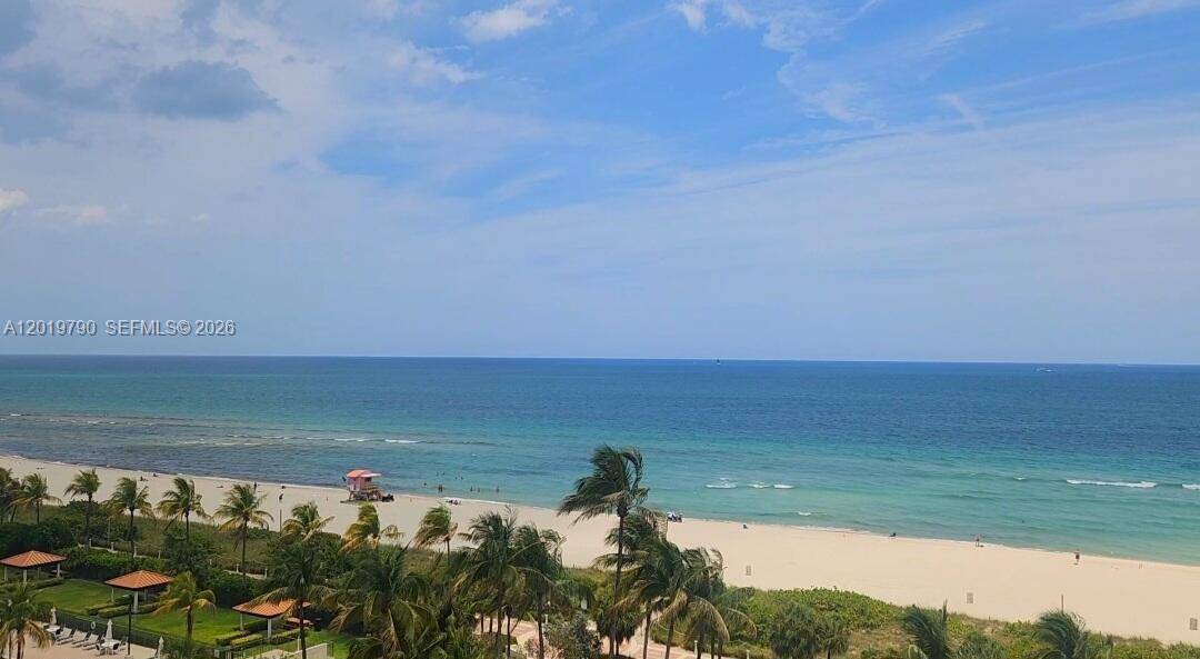 Wake up every morning to an absolutely stunning, unobstructed direct ocean views that stretch endlessly to the horizon framed by the warm Miami Beach sun.