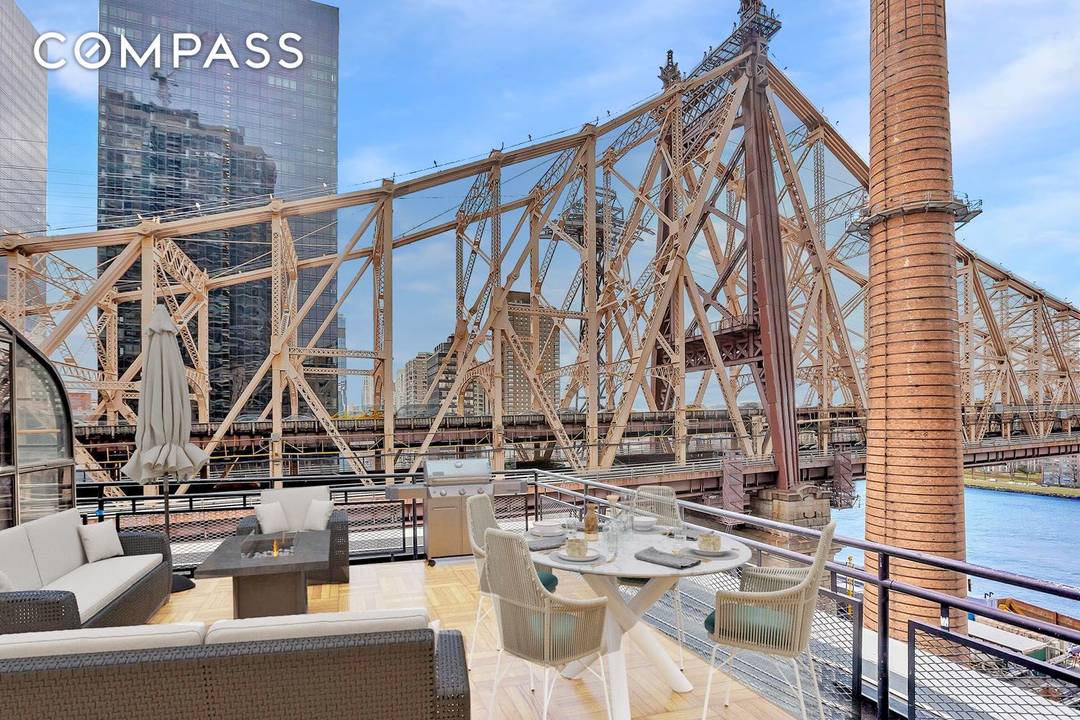 Rare Condo Opportunity to Create a Custom 3 Bed, 2 Bath Duplex Penthouse A unique chance to combine two units and design your own 3 bedroom, 2 bathroom duplex penthouse.