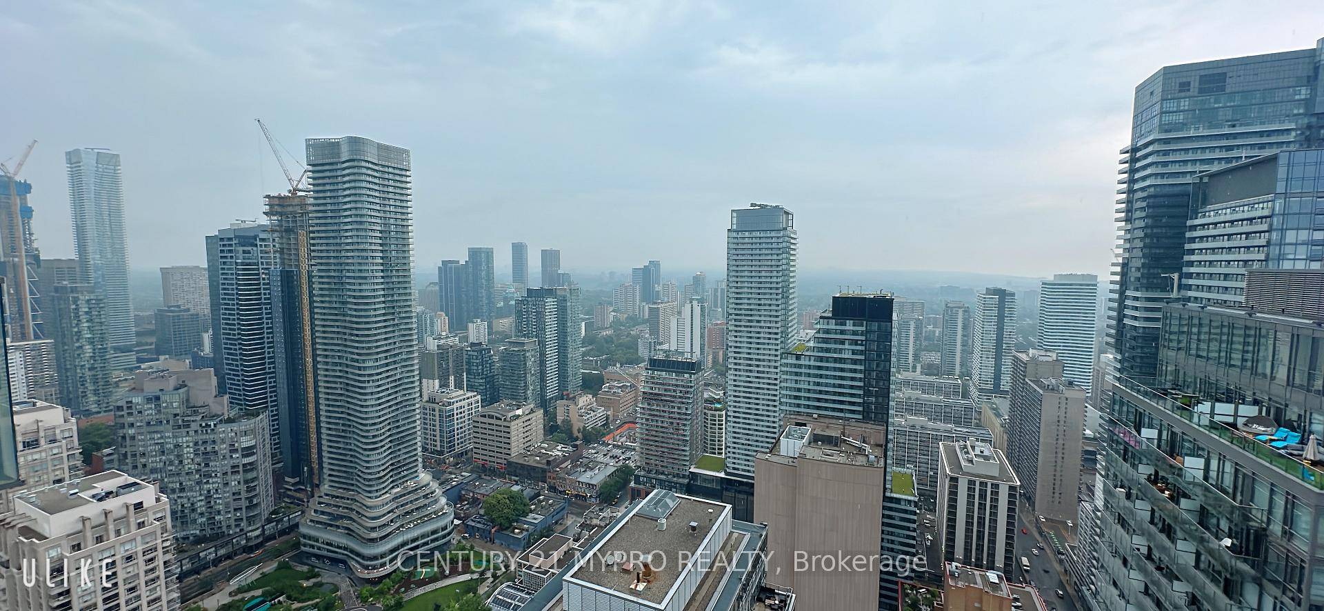 Short term Lease Available, Spacious Furnished 1 Bdr on Bay St.