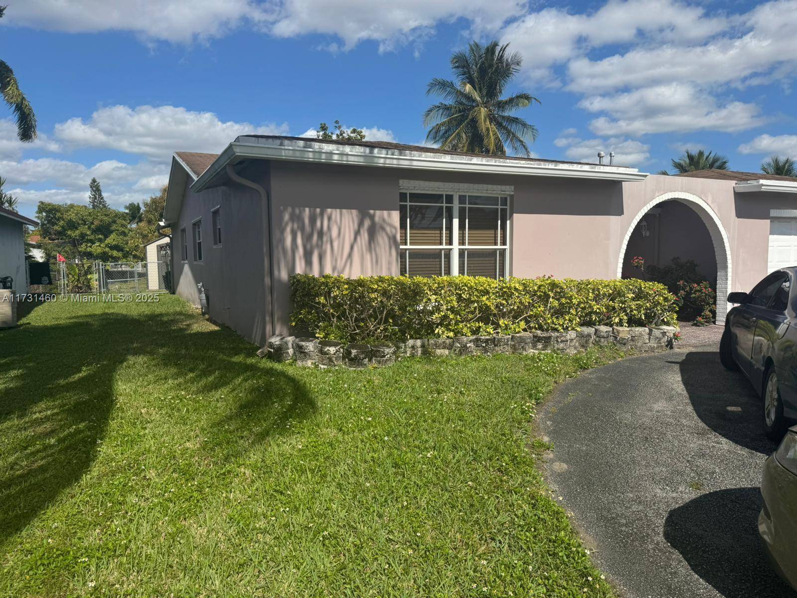 SPACIOUS 3 BDRM, 2 BTHRMS SFH.