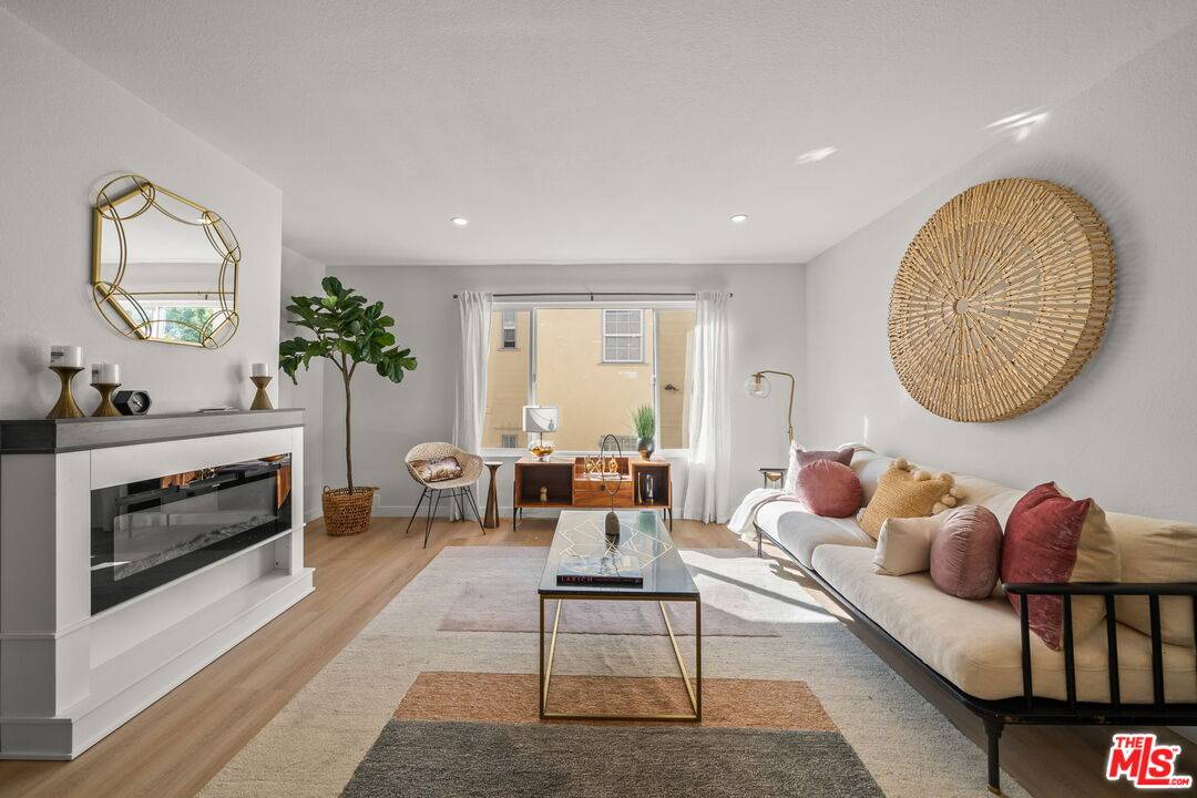 8515 Saturn St 2BR Beverlywood La