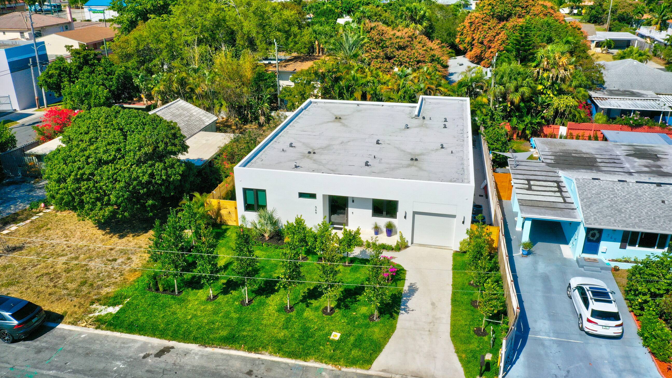 Experience Magnificence in this New Construction West Palm Beach Home Completed 2023 Located in the highly coveted ''SOSO'' neighborhood and just two blocks from the waterway, this home was meticulously ...
