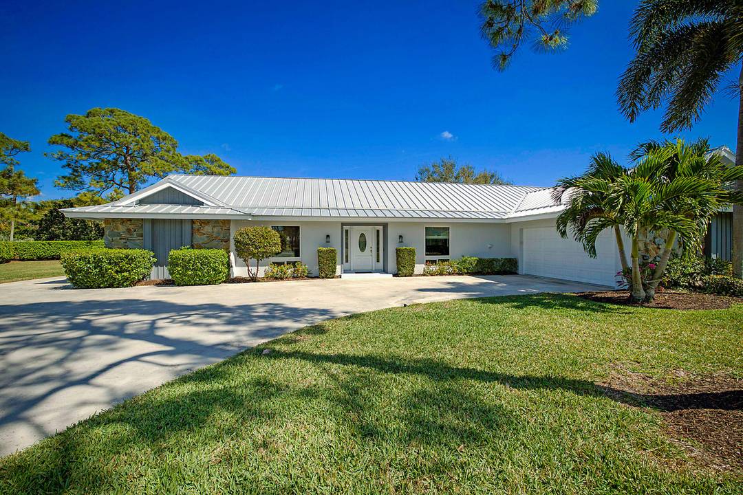 A Rare Opportunity Golf Course Views Without the Fees Experience the pinnacle of Palm Beach Gardens living in this meticulously maintained executive retreat.