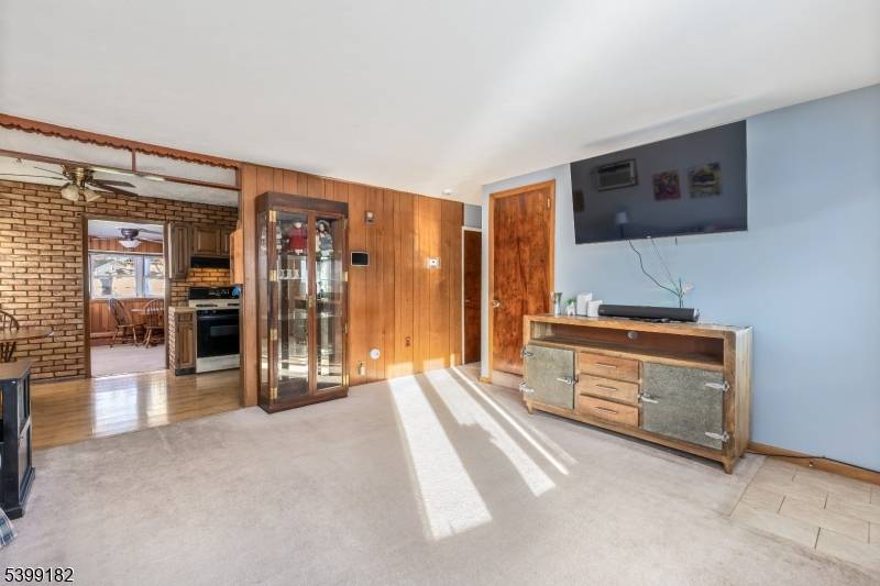 Motivated Seller ! 50x203 lot, new roof and hot water heater installed in 2023 and situated on a quiet and clean street, close to NJ 440, restaurants, shopping, grocery shopping, ...