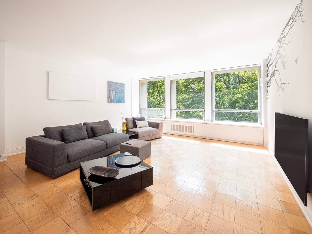 Kips Bay Towers Sun Filled One Bedroom with Garden Views Welcome to residence 3N, a bright and spacious one bedroom home at the iconic Kips Bay Towers.