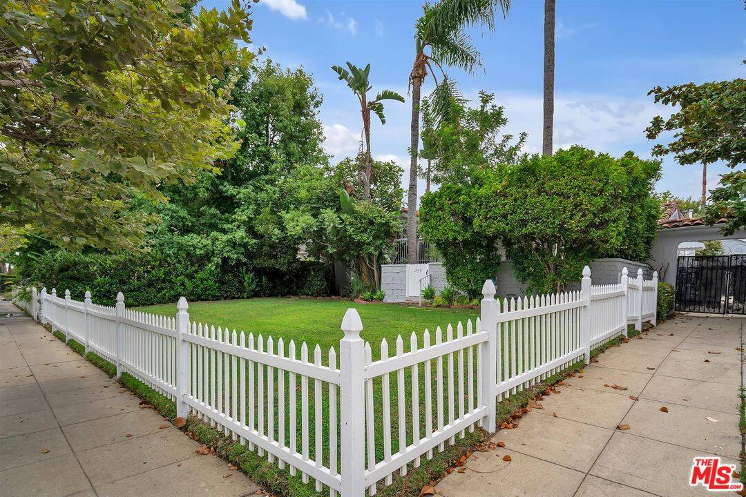 359 S Highland Ave 5.0 Hancock Park LA