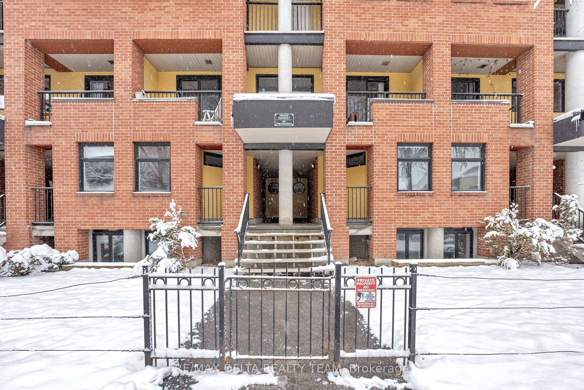 Attention Investors ! This Rare Furnished 3 Bedroom, 1.