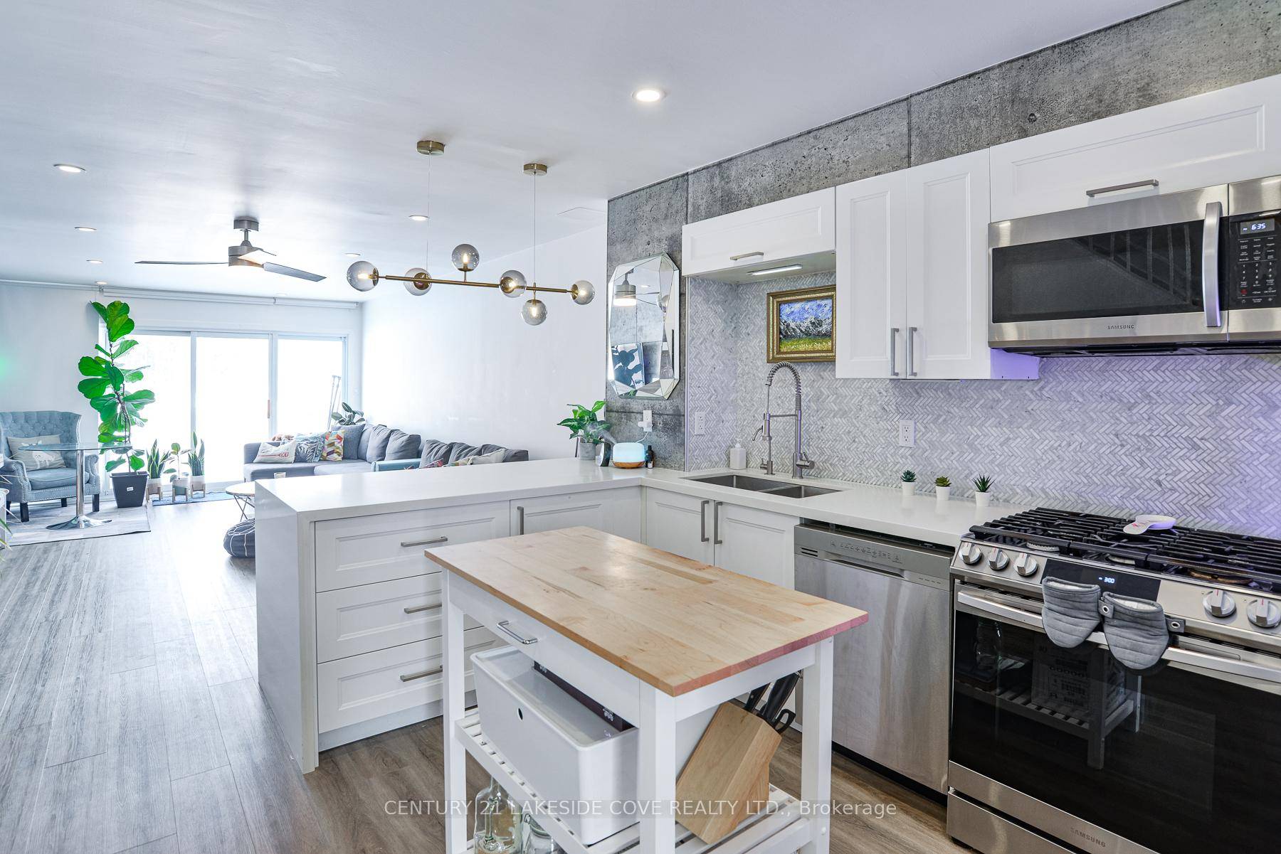 Harbour Village IV Step into a Private Oasis Covering Approximately 1122 Sq ft, Featuring 2 Spacious Bedrooms, Boasting Modern amp ; Smart Updates.