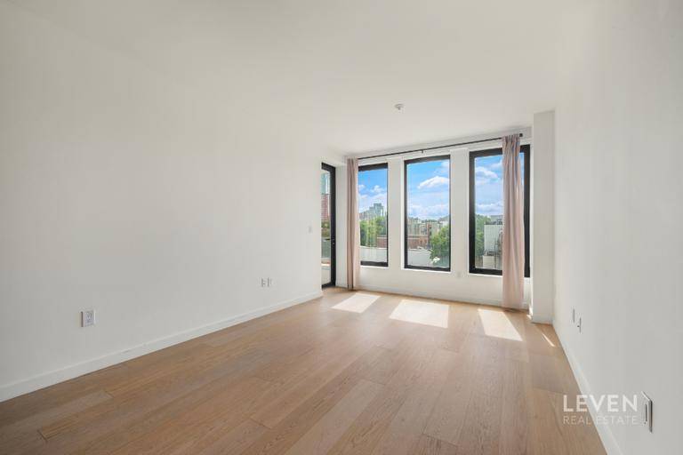 PRIVATE TERRACE, FULL SERVICE BOUTIQUE CONDOMINIUM, ON A TREE LINED STREETLocated on a quiet tree lined block among the brownstones of Boerum Hill, in the new Saint Marks Place condominium ...