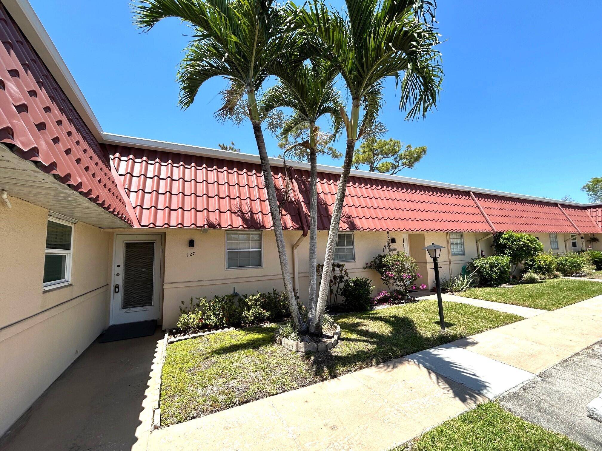 GREAT FLOOR PLAN AND GREAT LOCATION.