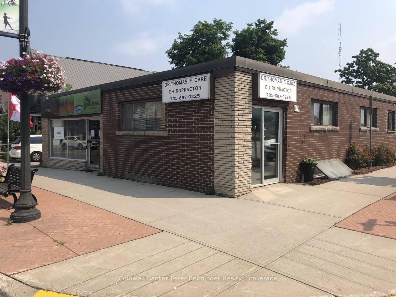 Professional office space available in a high visibility location on Gravenhurst's main street Muskoka road !
