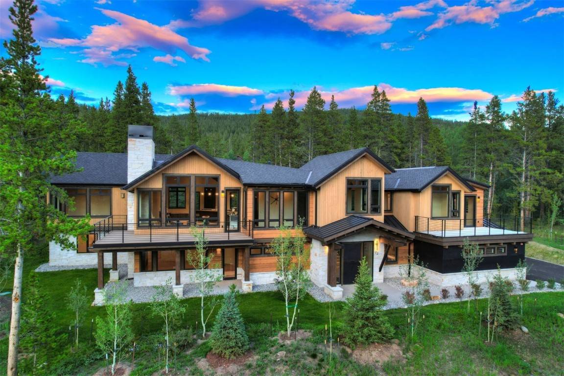 72 Dyer Trail represents a collaboration of ideas from top tier professionals to create this Elegant Mountain Modern Retreat for the family desiring unmatched quality, functionality and timeless design that ...