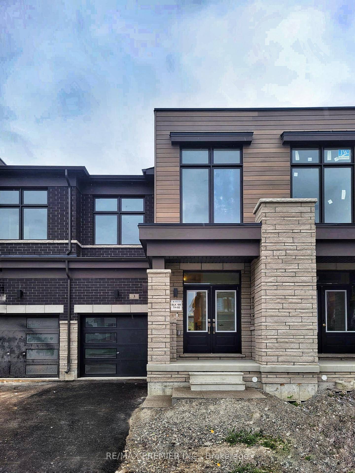 Never occupied ! 3 Ghent Drive is a truly exceptional opportunity for discerning tenants looking for the quality of suburban living with comfort of urban accessibility.