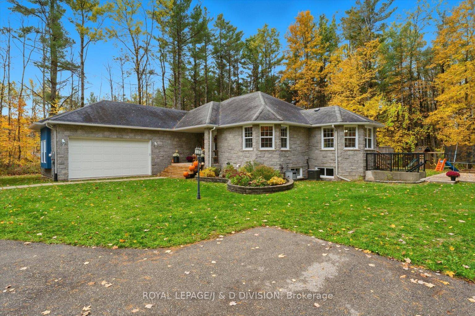 Welcome to 2925 Pinecone Trail.