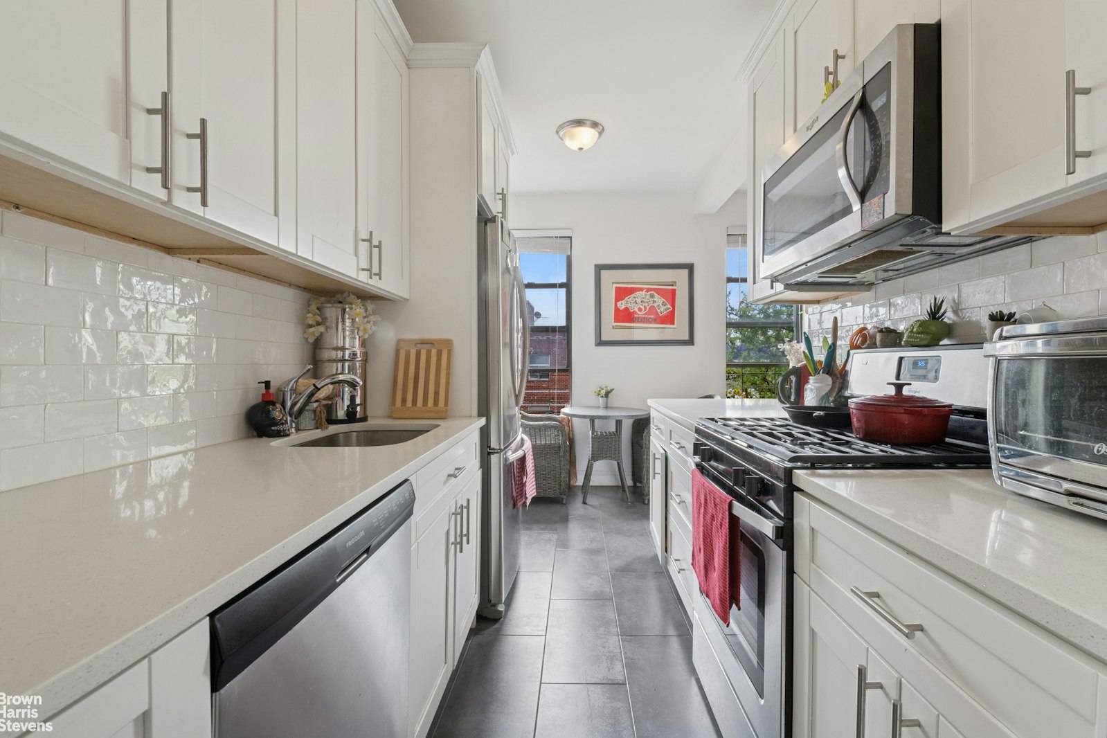 Looking for a bright and spacious Woodside 1BR condo to call home ?