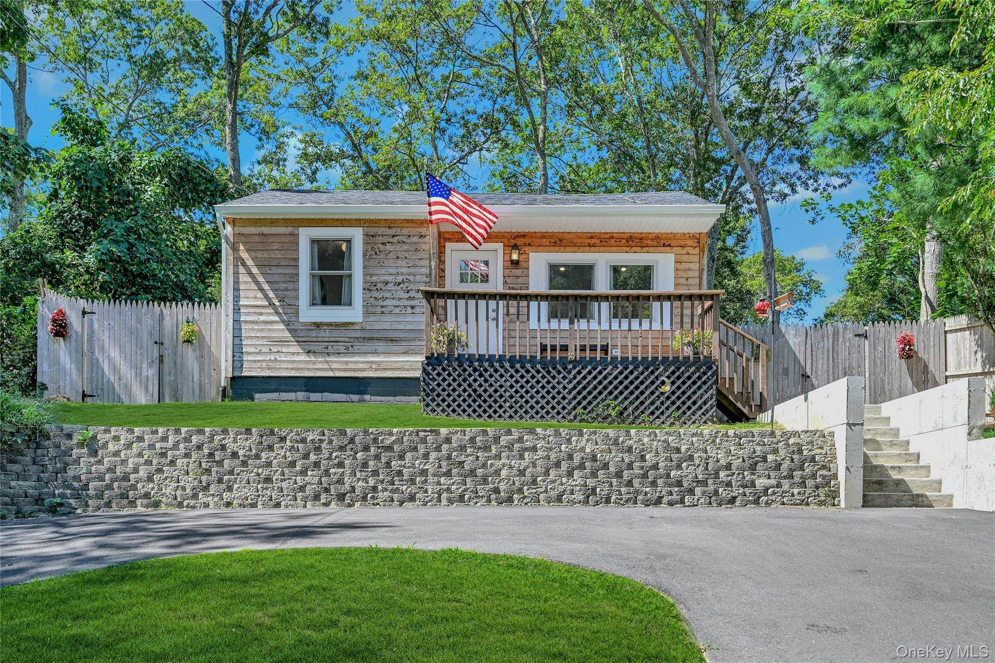 Welcome to 2 Setauket Trail !