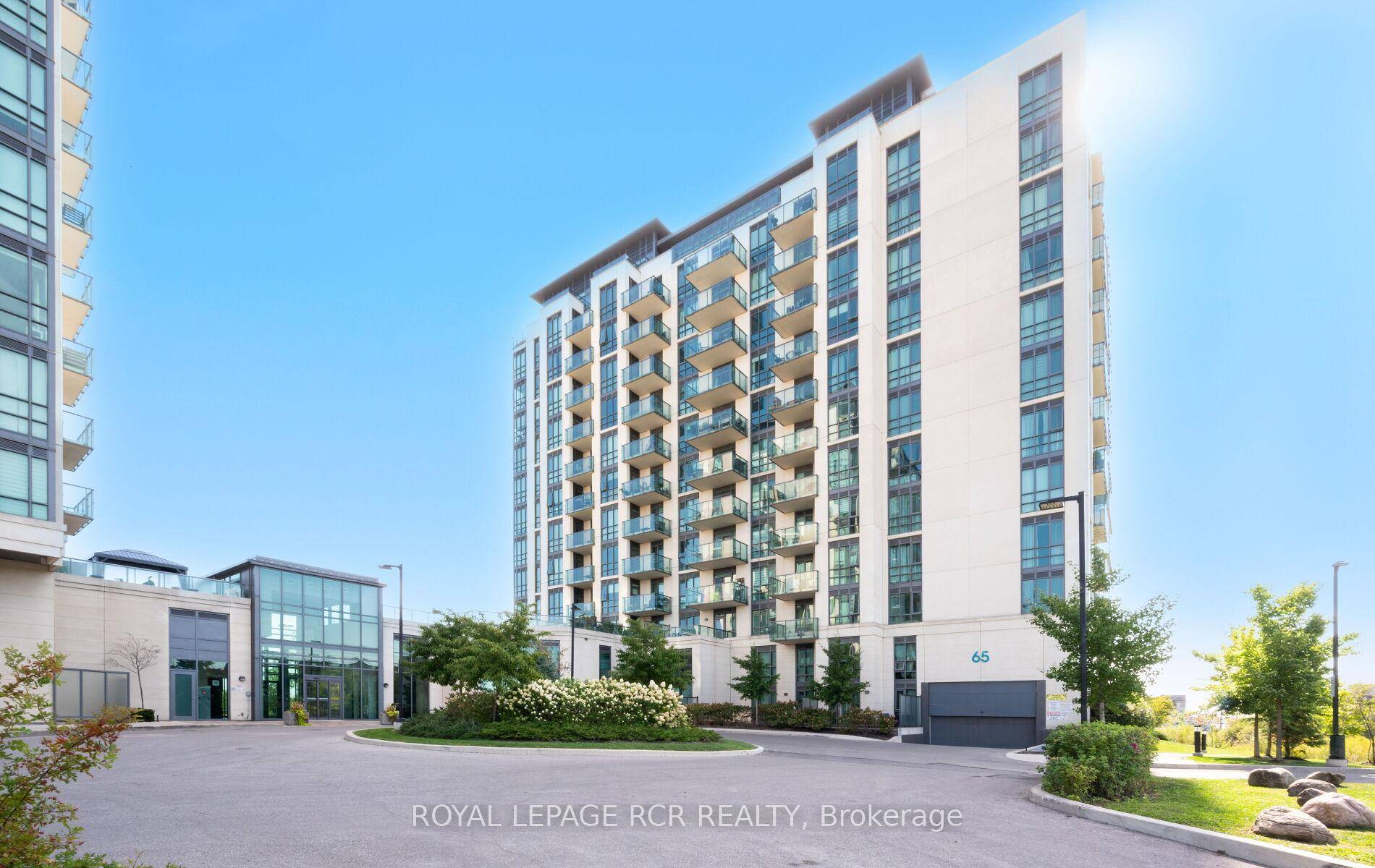 Discover contemporary living in this loft located in the heart of Brampton.