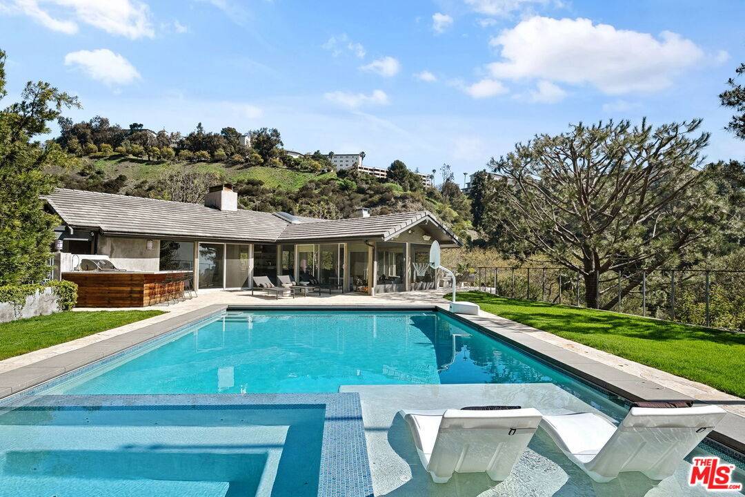 1255 N Bundy Dr 6BR Brentwood La